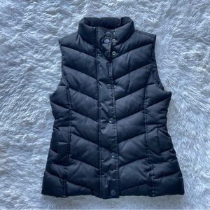 GAP Women’s Black Puffer Vest